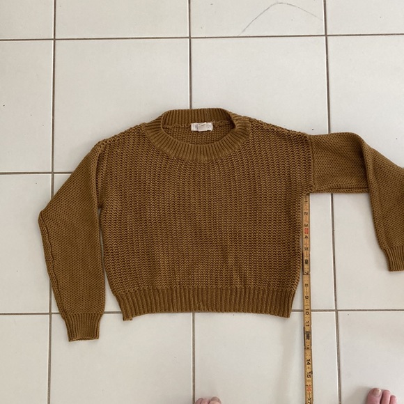 Forever 21 Cropped Sweater - Picture 4 of 5